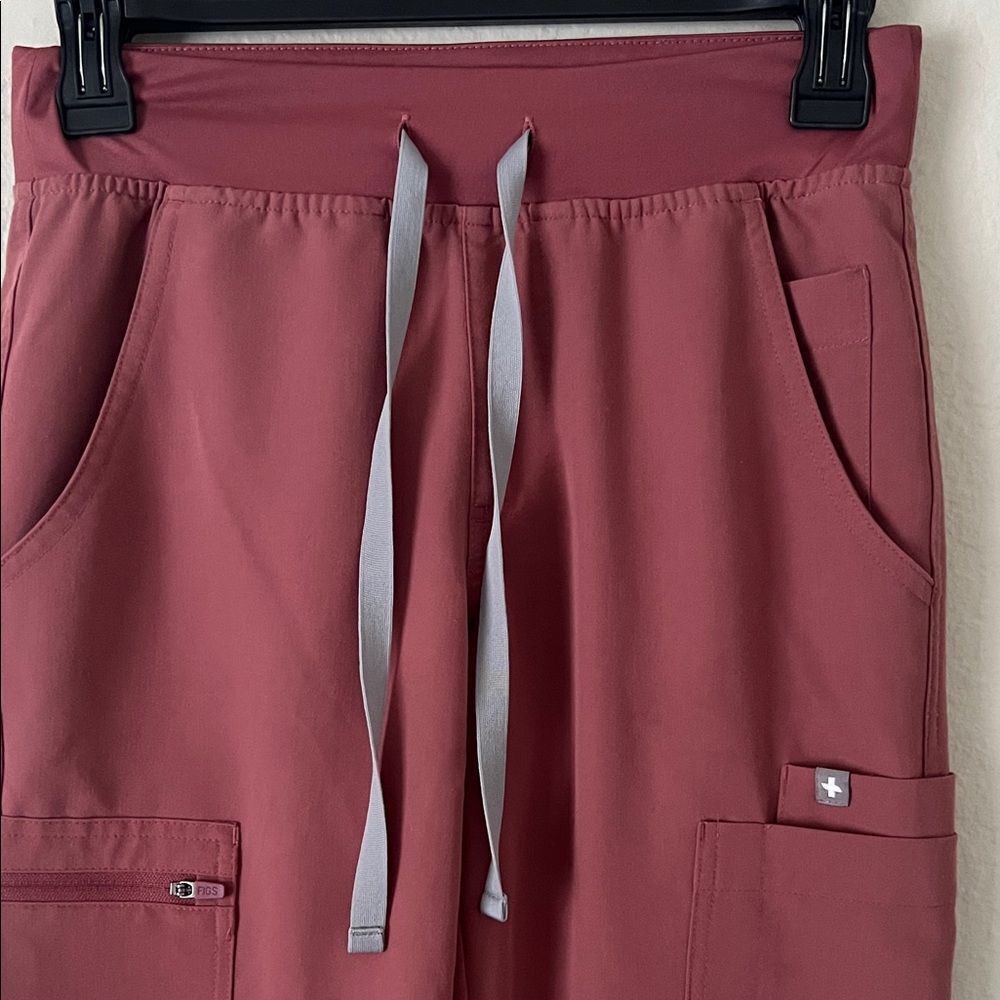 Like New! FIGS High Waisted Dowa Scrub Pants Mauve in Size XXS/T - Picture 7 of 16